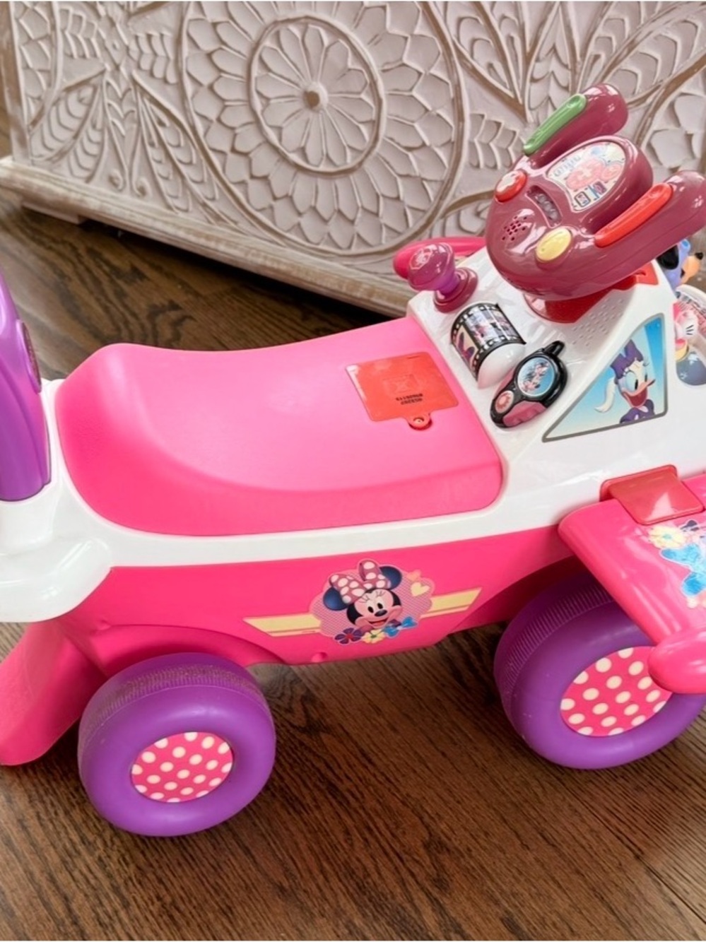Disney Minnie Mouse Activity Plane Ride-On - Picture 2 of 3